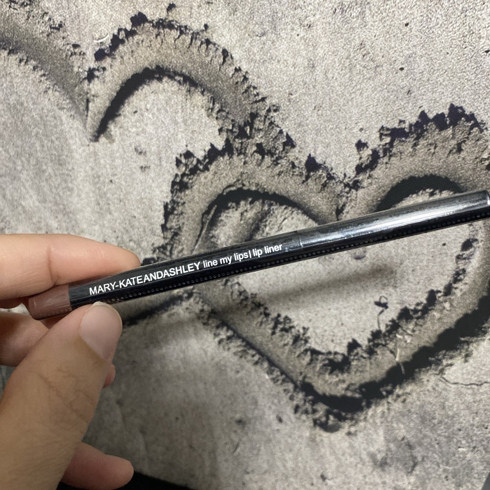 Mary-Kate and‎ Ashley Line my Lips Lip Liner #695 NATURAL ~ Sealed